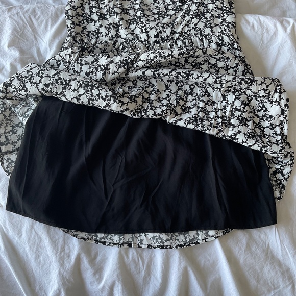 Dynamite Jasmine Blouse Dress Black White Floral Size Large – Like New - Picture 5 of 6